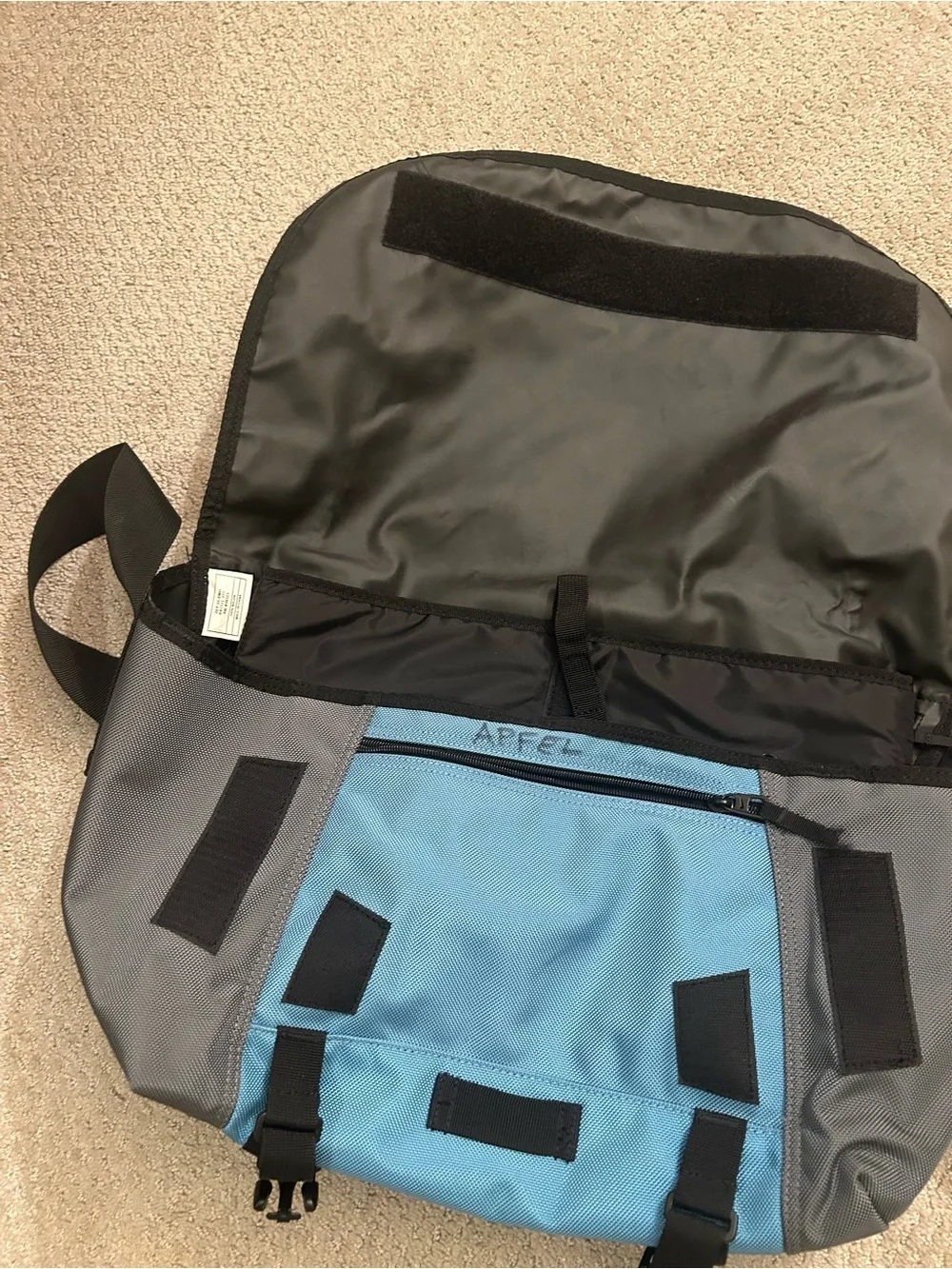 Nike sporty messenger